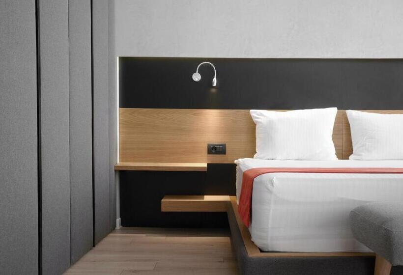 סוויטת ג'וניור עם מרפסת, Adella Boutique Hotel   Free Secured Parking