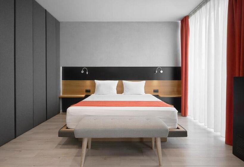 סוויטת ג'וניור עם מרפסת, Adella Boutique Hotel   Free Secured Parking