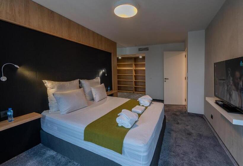 סוויטה עם מרפסת, Adella Boutique Hotel   Free Secured Parking