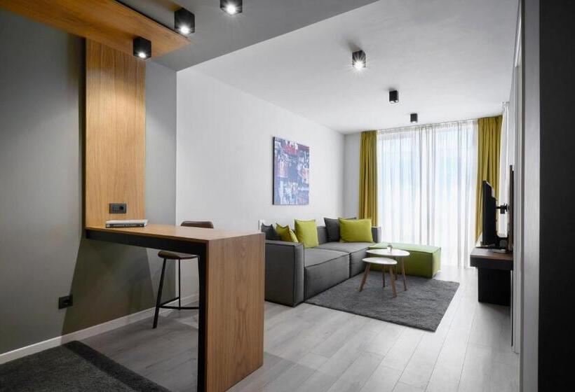 סוויטה עם מרפסת, Adella Boutique Hotel   Free Secured Parking