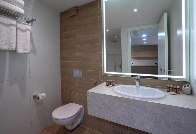 2 Bedroom Suite with Balcony, Adella Boutique Hotel   Free Secured Parking