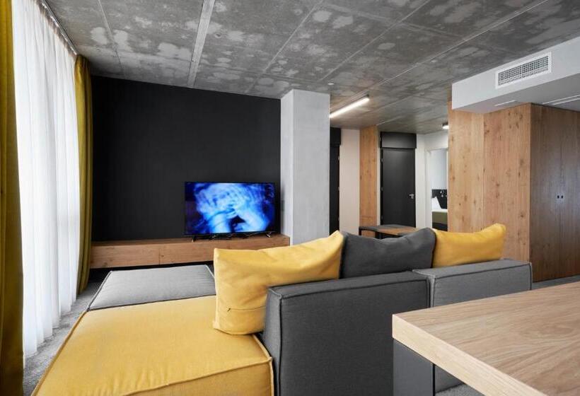 2 Bedroom Suite with Balcony, Adella Boutique Hotel   Free Secured Parking