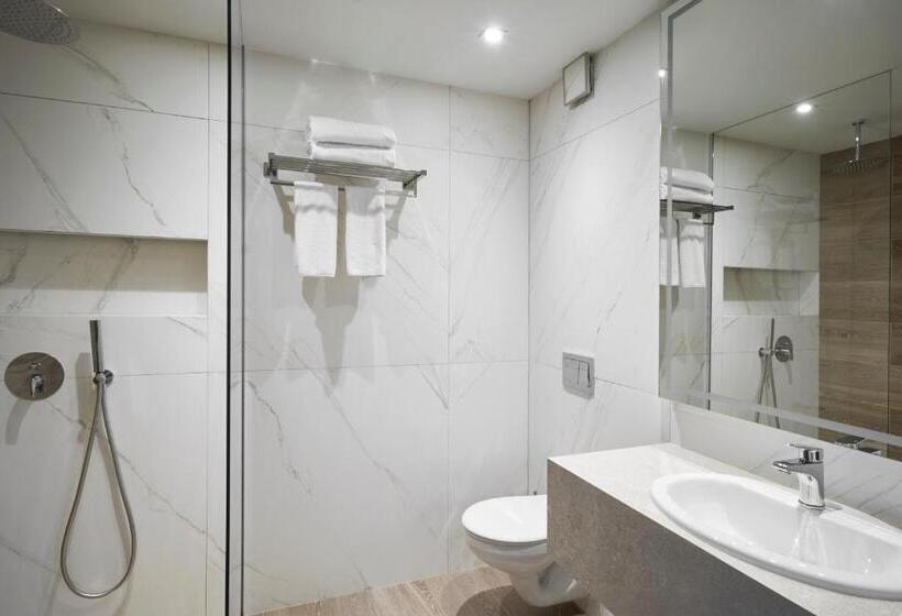 2 Bedroom Suite with Balcony, Adella Boutique Hotel   Free Secured Parking