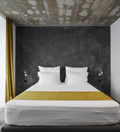 2 Bedroom Suite with Balcony, Adella Boutique Hotel   Free Secured Parking