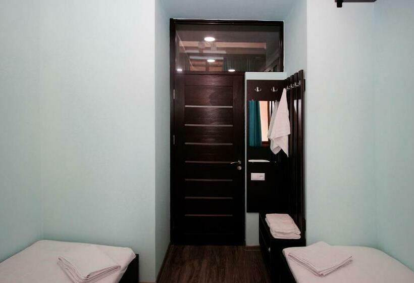 اتاق استاندارد با سرویس بهداشتی مشترک, Victoria