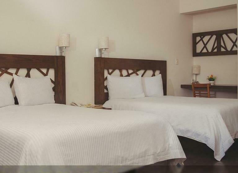 غرفه قياسيه سريرين مزدوجين, Tres Soles