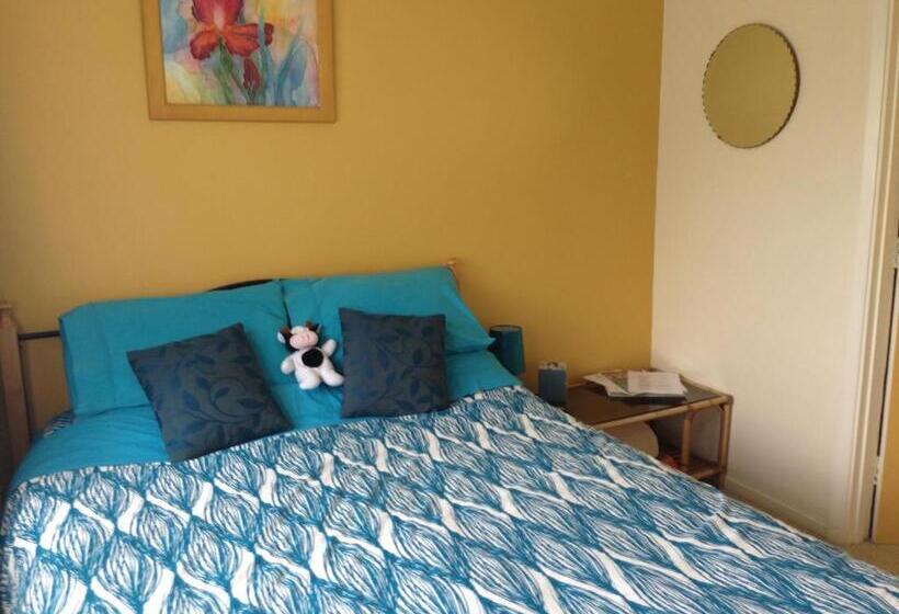 패밀리 룸 공용 욕실, The Lazy Cow Accommodation