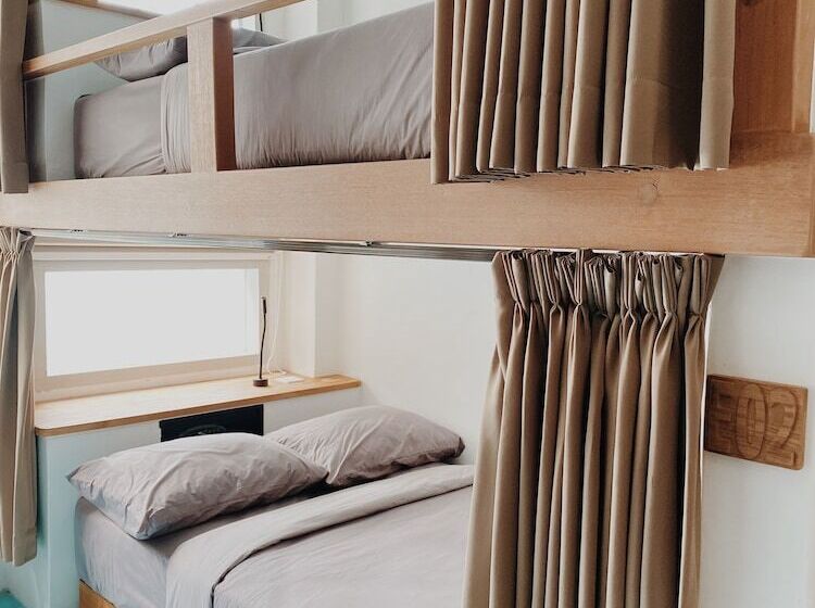 تختخواب در اتاق مشترک, Kos One Hostel