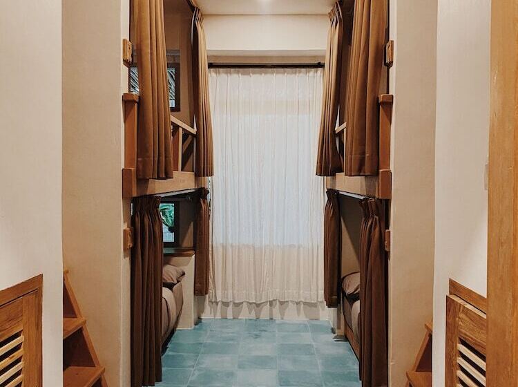 تختخواب در اتاق مشترک, Kos One Hostel