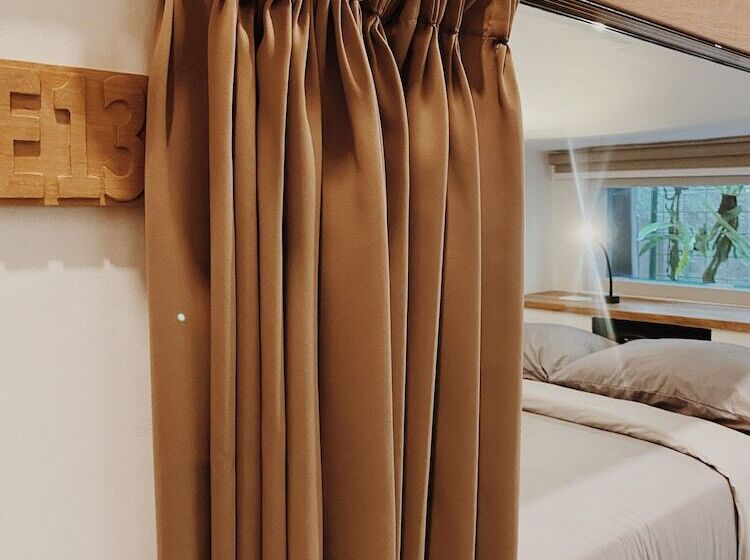 تختخواب در اتاق مشترک, Kos One Hostel