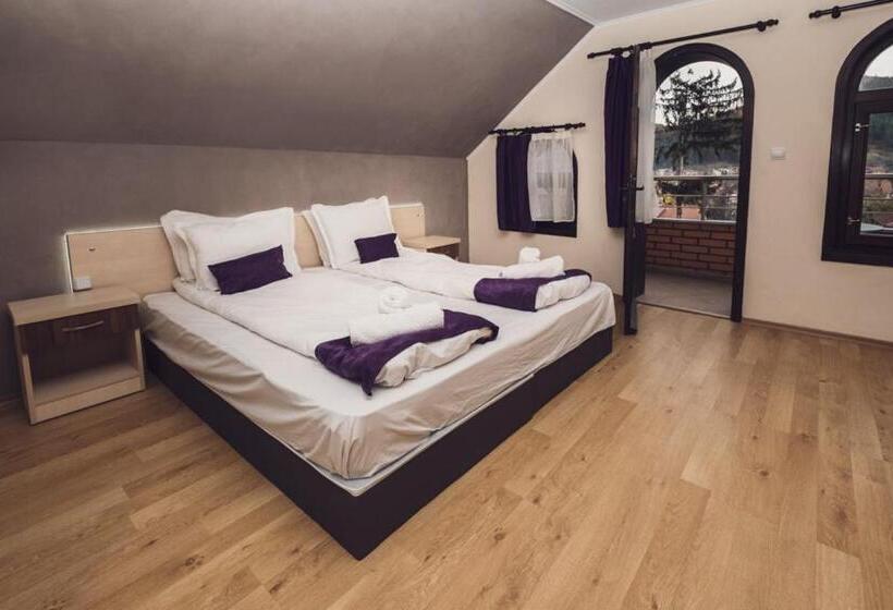 غرفة قياسية, Sky Garden House