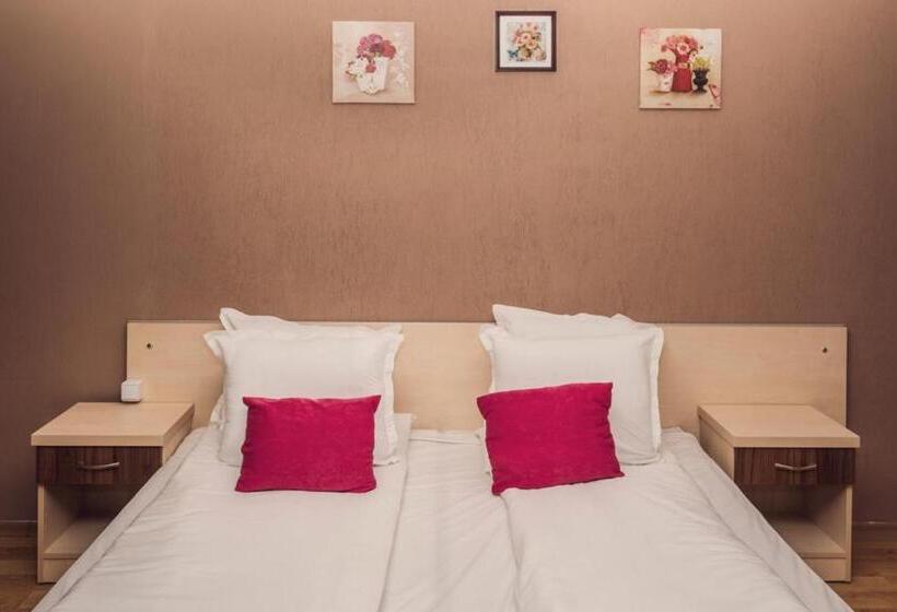 غرفة قياسية, Sky Garden House