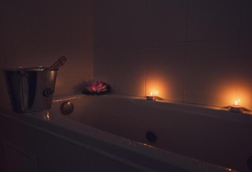 غرفة ديلوكس مزوَّدة بجاكوزي, Sky Garden House