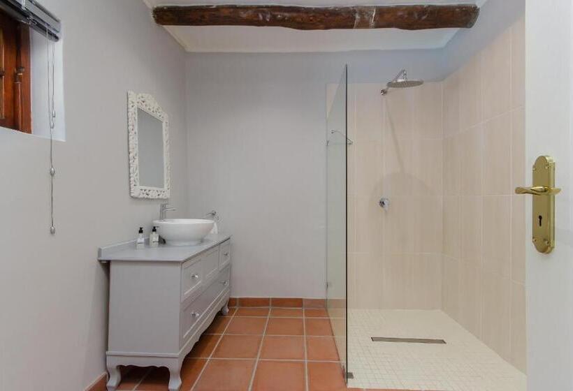 جناح عائلي, Olive Tree Lodge