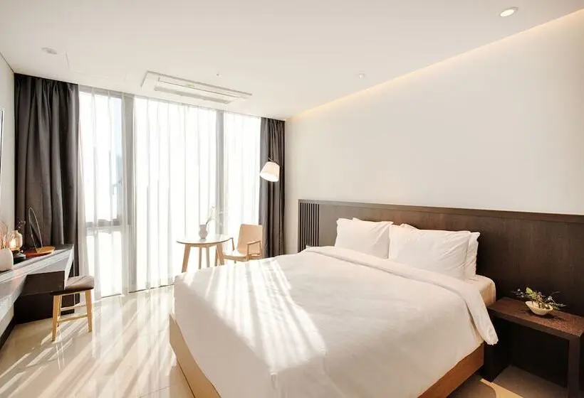 Standard Room Queen Size Bed