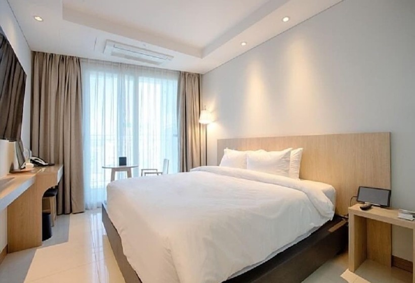 Deluxe Room King Size Bed