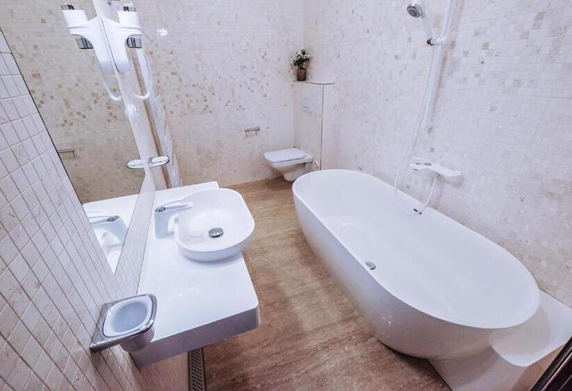 اتاق لوکس, Ebersbach