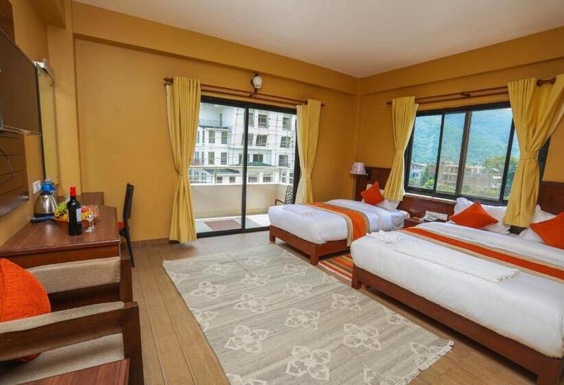 اتاق لوکس خانوادگی, The Clock