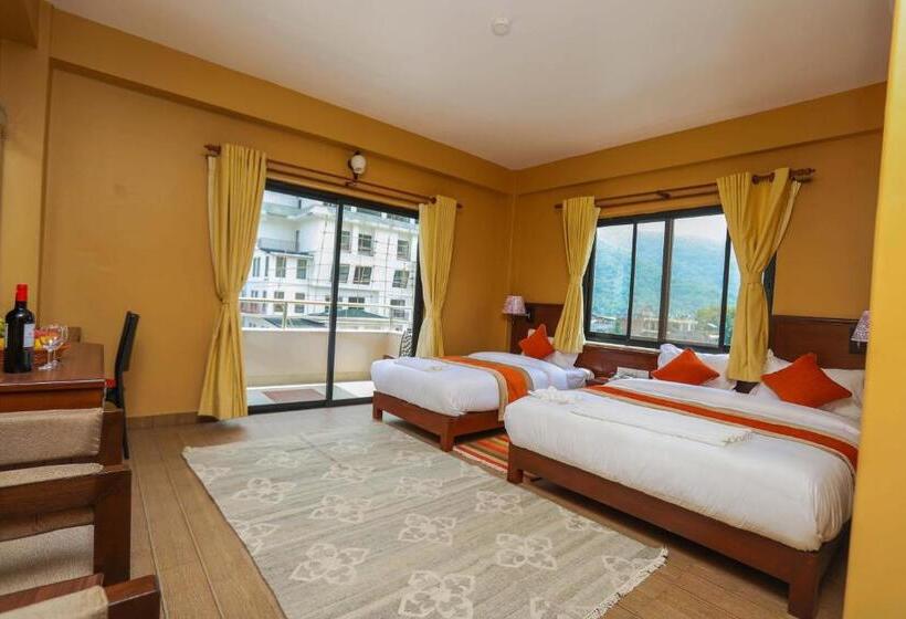 اتاق لوکس خانوادگی, The Clock