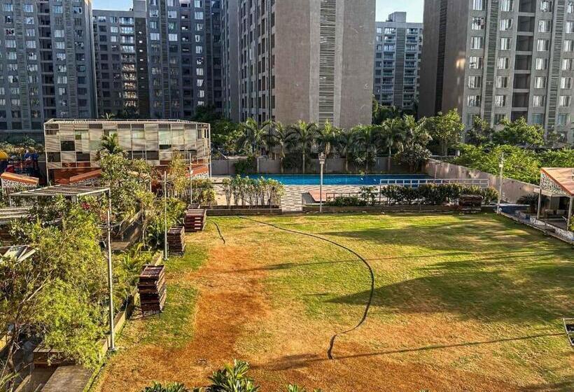 带2个卧室的公寓, Ambition Studio Apartment At Weekend Address