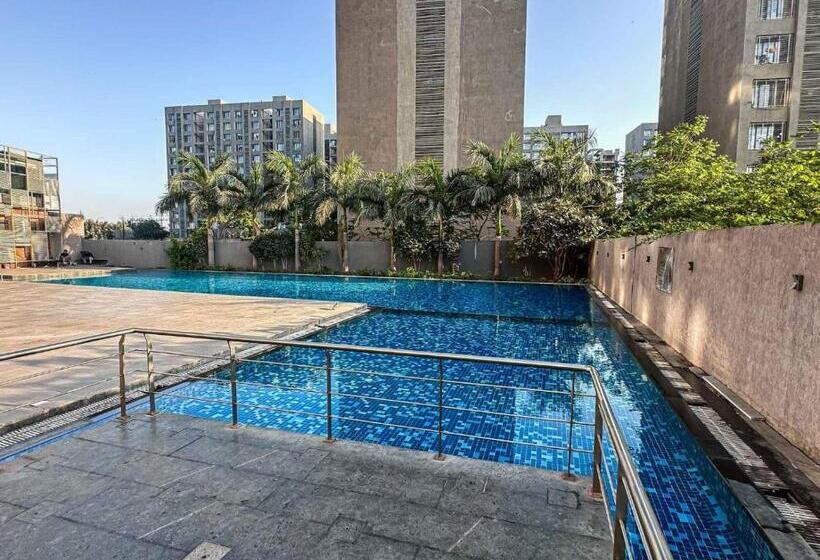 带2个卧室的公寓, Ambition Studio Apartment At Weekend Address