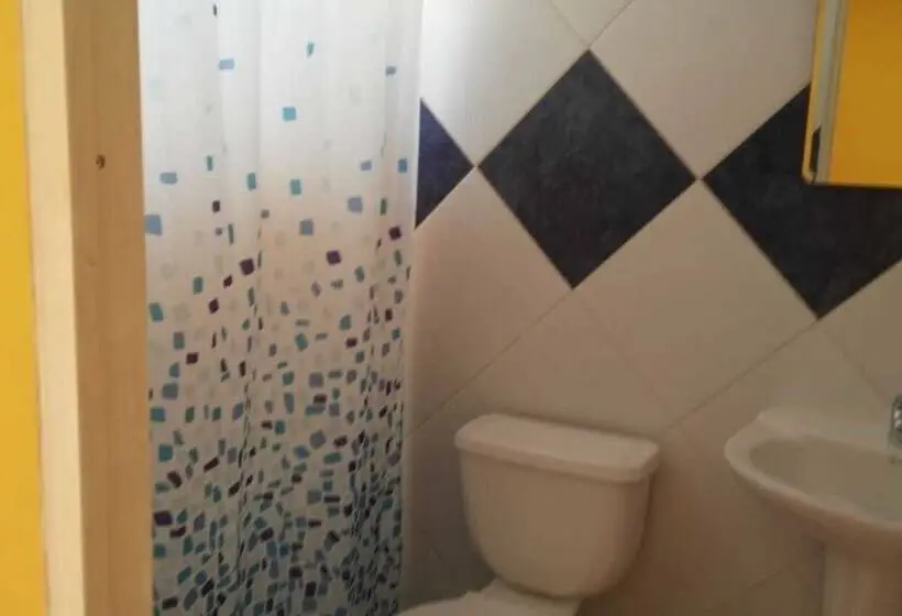 اتاق استاندارد سه نفره, Hostal Apanantor 1