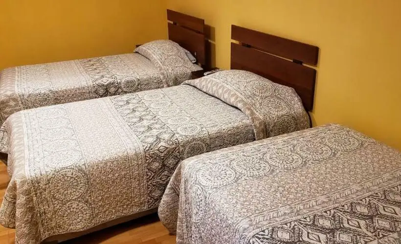 اتاق استاندارد سه نفره, Hostal Apanantor 1