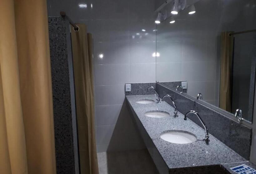 Geteiltes Mehrbettzimmer, Thiferer Hostel