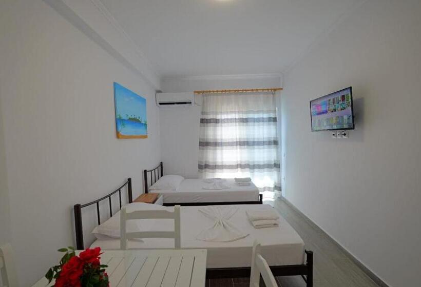 דירת חדר נוף לים, Eduard Lagji Apartament