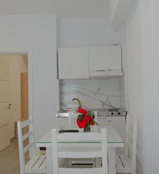 דירת חדר נוף לים, Eduard Lagji Apartament