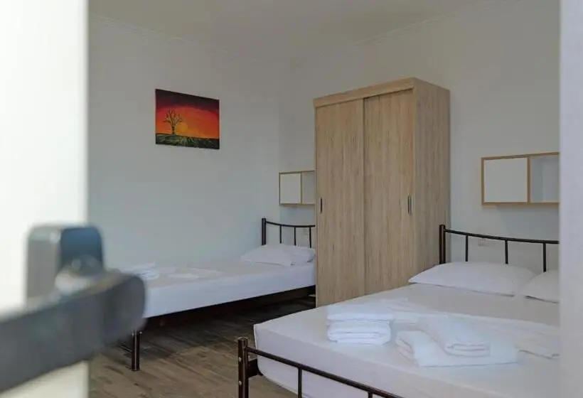 اتاق استاندارد سه نفره, Eduard Lagji Apartament