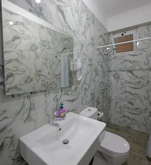 اتاق استاندارد سه نفره, Eduard Lagji Apartament