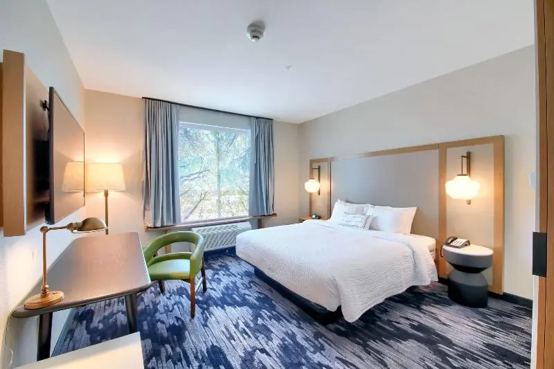 キングサイズベッドのスタンダードルーム, Fairfield Inn & Suites By Marriott Dallas Cedar Hill