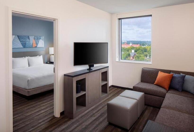 מיטת קינג בסוויטה, Hyatt House Augusta Downtown