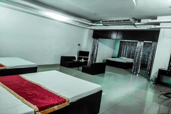 اتاق خانوادگی, Rose Garden