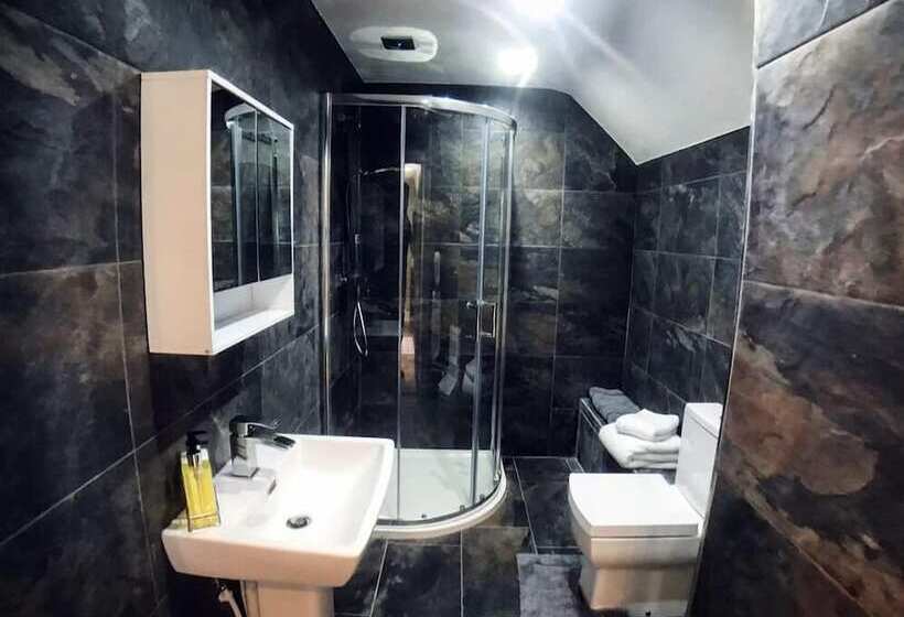 标准间, The Courtyard