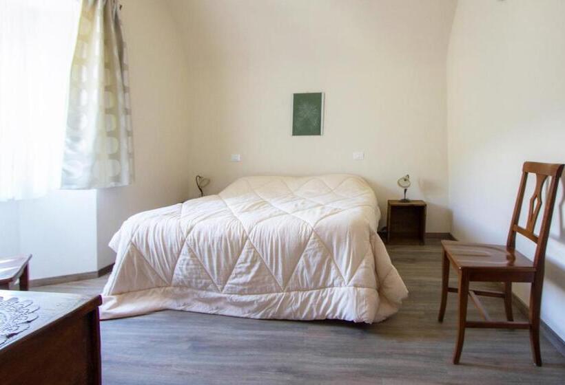 标准三人间, Agripodere Il Falco