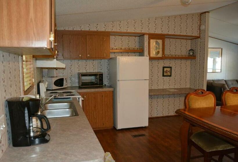 كابينة, Camp Mack, A Guy Harvey Lodge