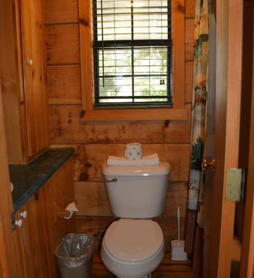 بنجلو قياسى, Camp Mack, A Guy Harvey Lodge