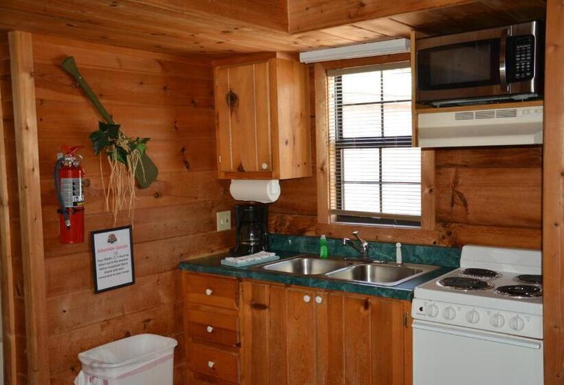 بنجلو قياسى, Camp Mack, A Guy Harvey Lodge