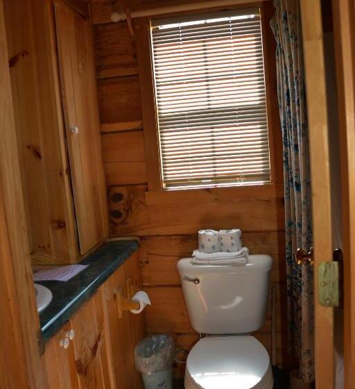 بنجلو ديلوكس, Camp Mack, A Guy Harvey Lodge