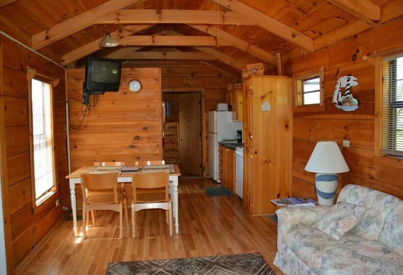 بنجلو ديلوكس, Camp Mack, A Guy Harvey Lodge