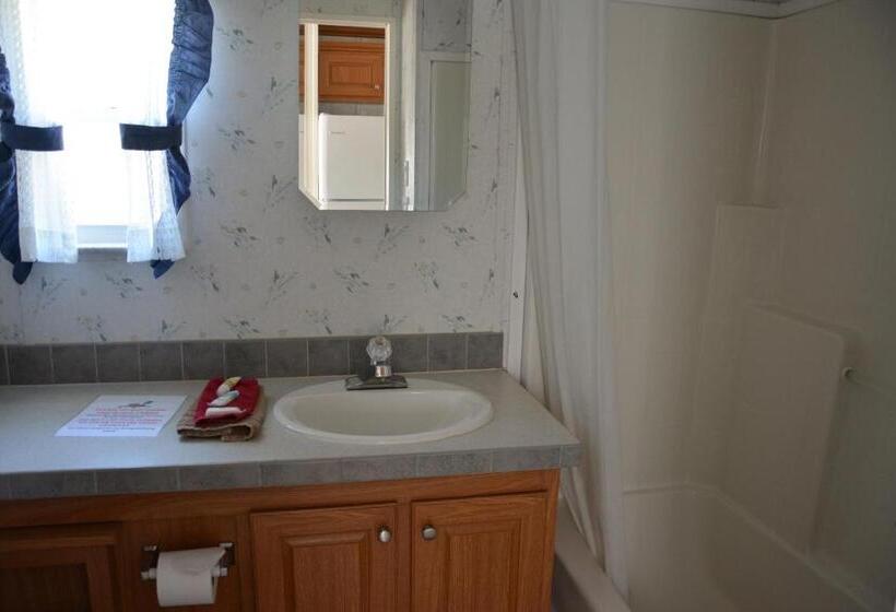 بنجلو قياسى مطلّ علي الحديقة, Camp Mack, A Guy Harvey Lodge