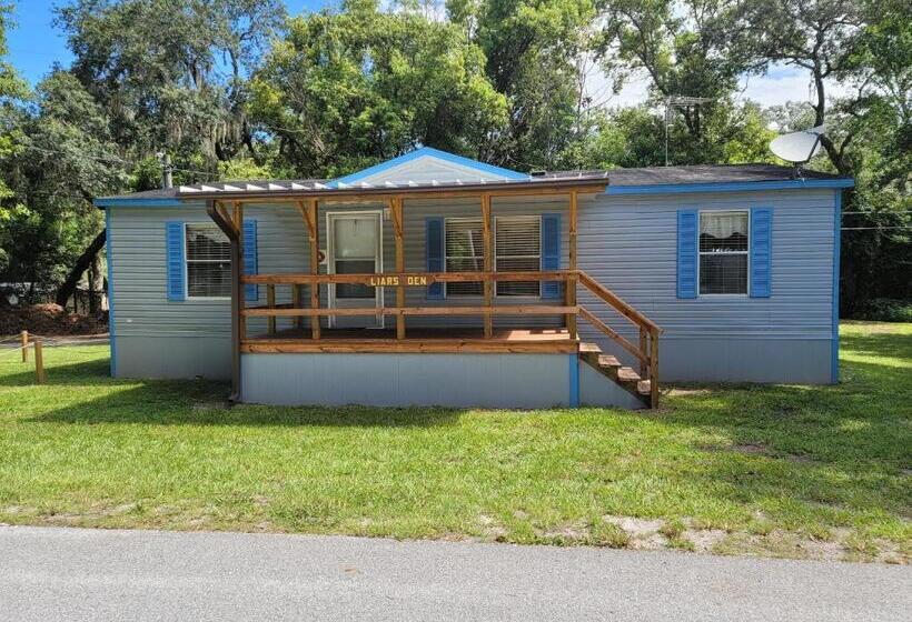 كابينة, Camp Mack, A Guy Harvey Lodge