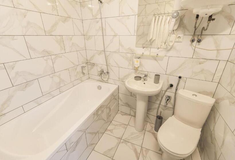 سوییت جونیور با بالکن, Rhombus