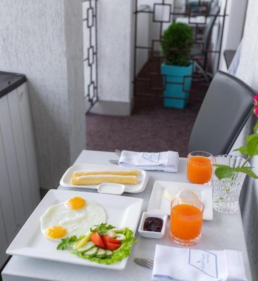 سوئیت با بالکن, Rhombus