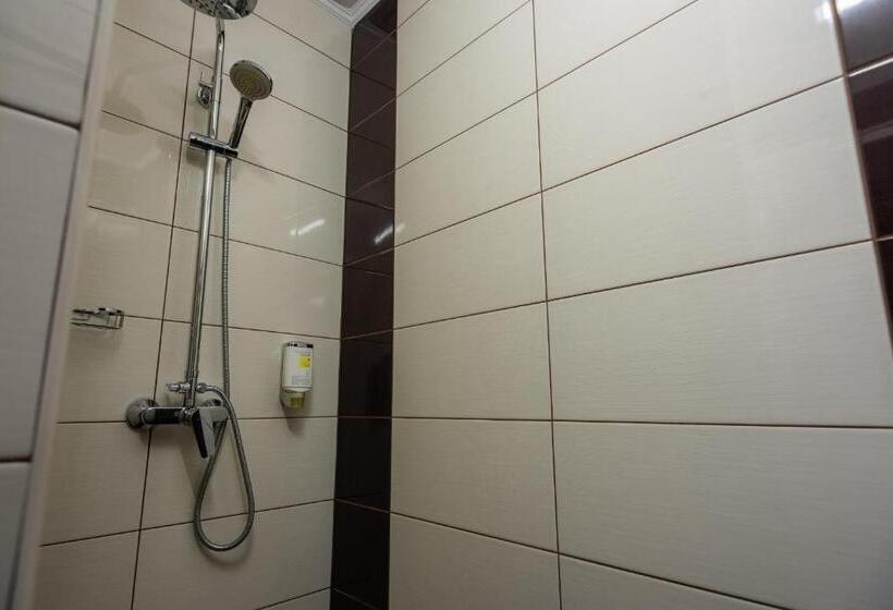 اتاق لوکس با بالکن, Rhombus