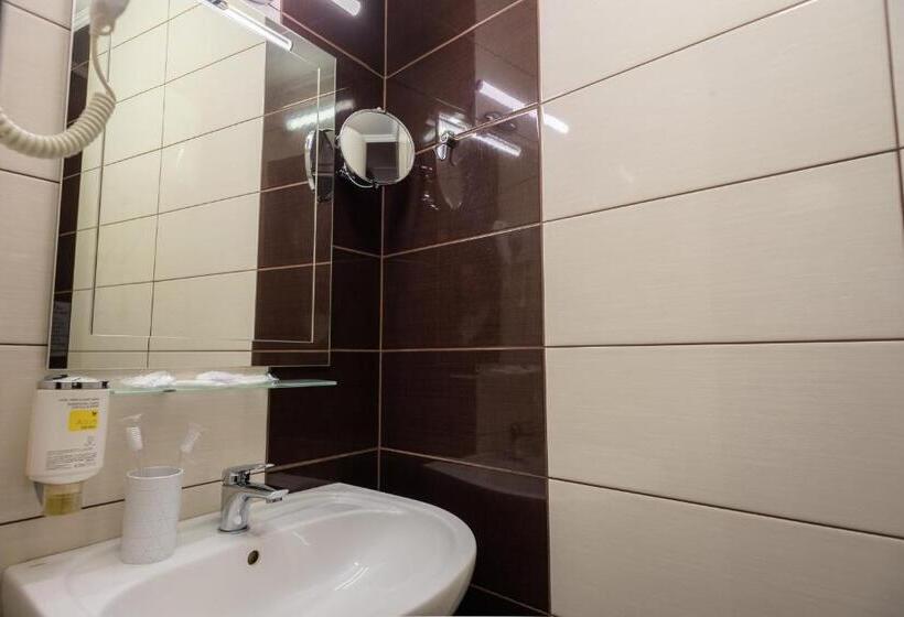 اتاق لوکس با بالکن, Rhombus