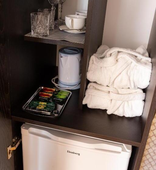 اتاق لوکس با بالکن, Rhombus