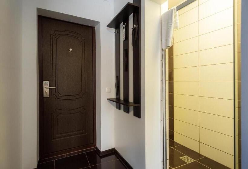 اتاق لوکس با بالکن, Rhombus